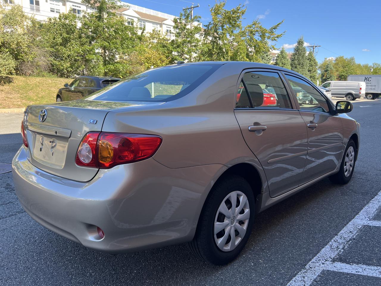 Toyota Corolla 4dr Sdn Auto LE (Natl) 2010