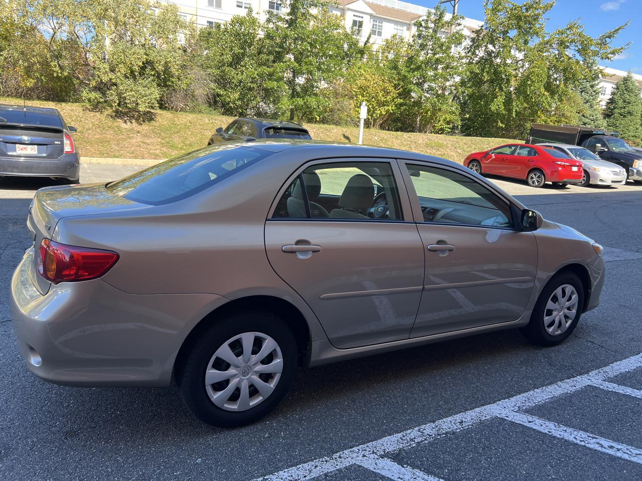 Toyota Corolla 4dr Sdn Auto LE (Natl) 2010