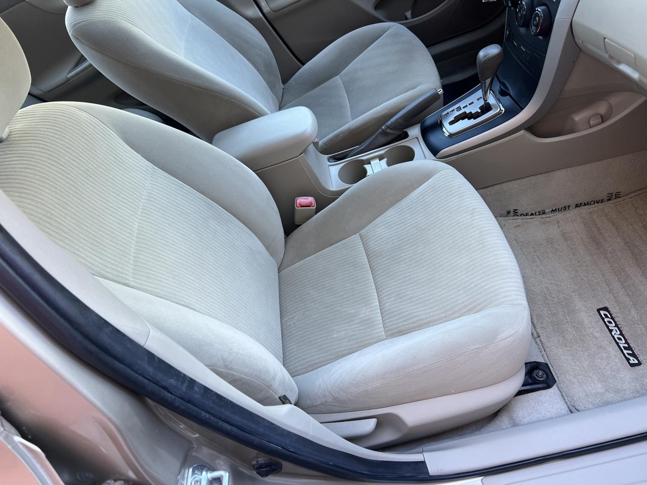 Toyota Corolla 4dr Sdn Auto LE (Natl) 2010