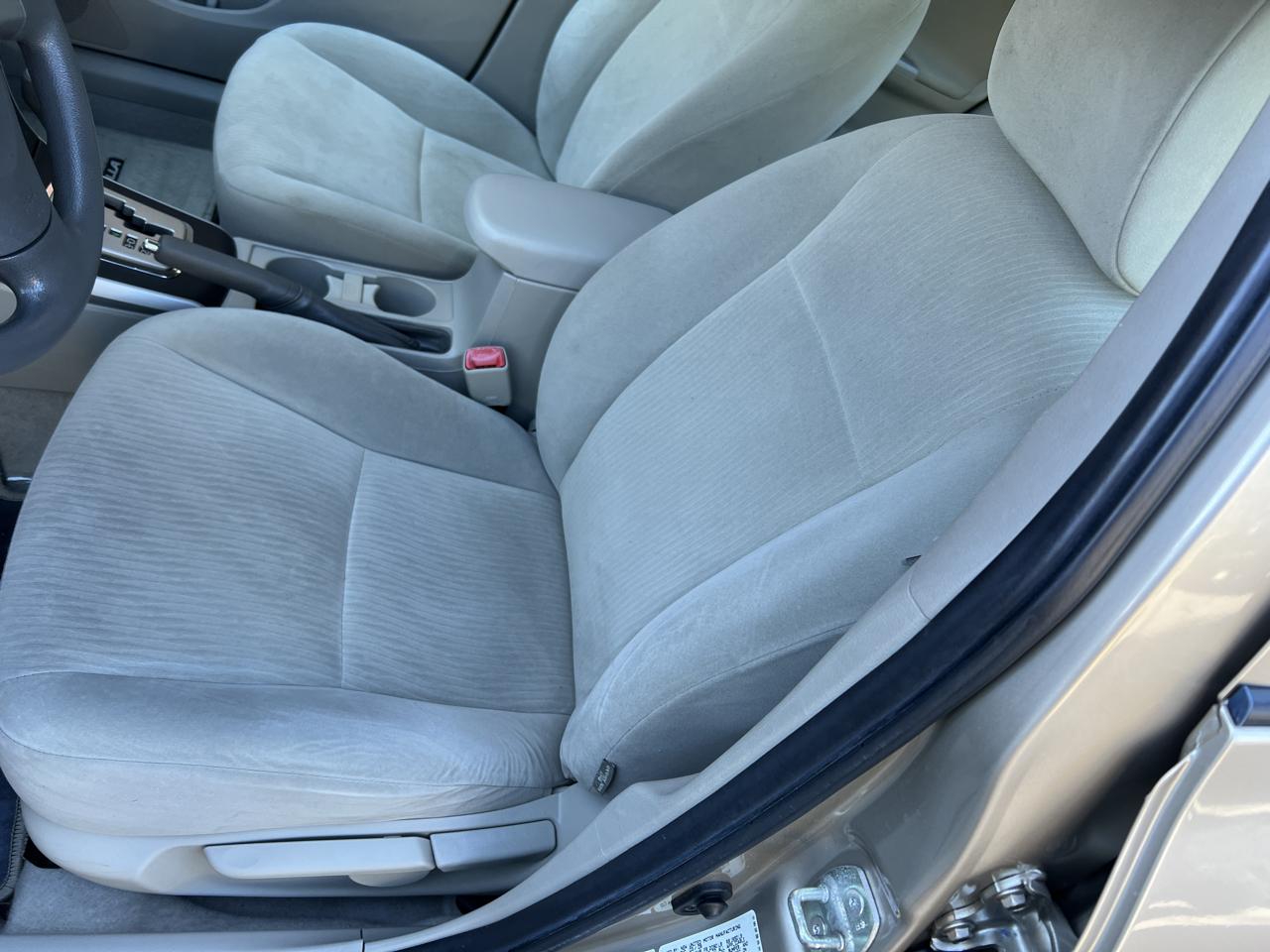 Toyota Corolla 4dr Sdn Auto LE (Natl) 2010