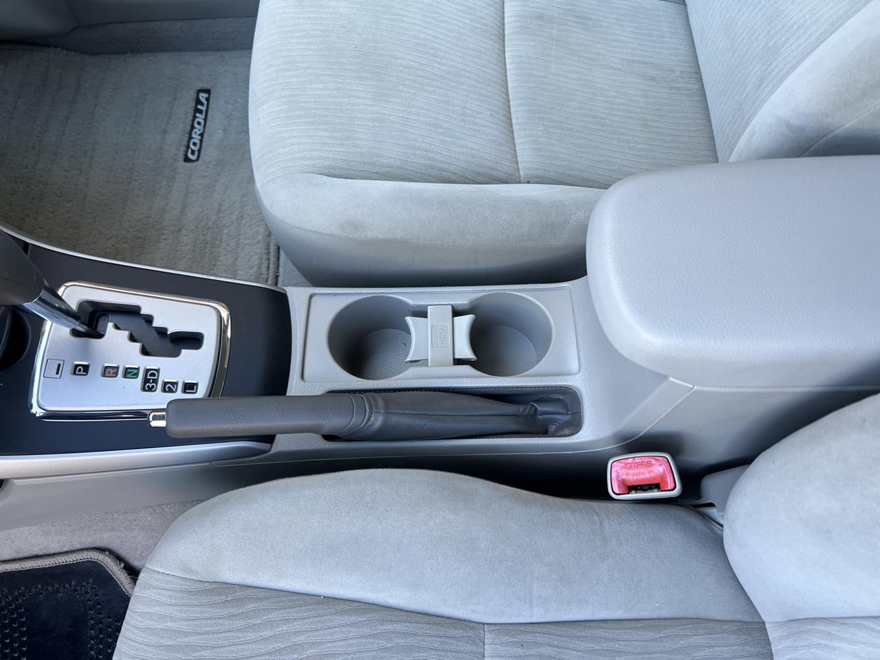 Toyota Corolla 4dr Sdn Auto LE (Natl) 2010