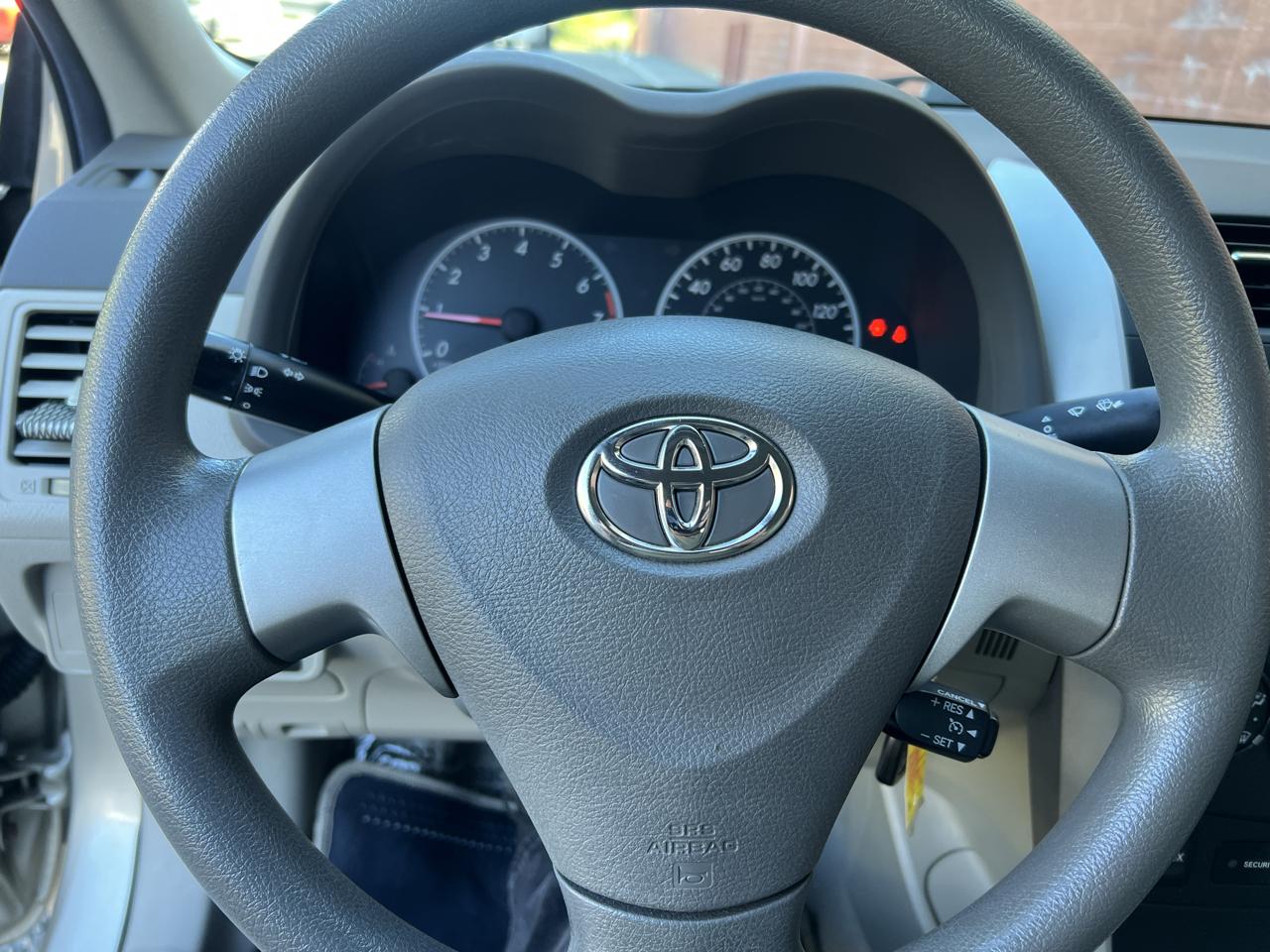 Toyota Corolla 4dr Sdn Auto LE (Natl) 2010