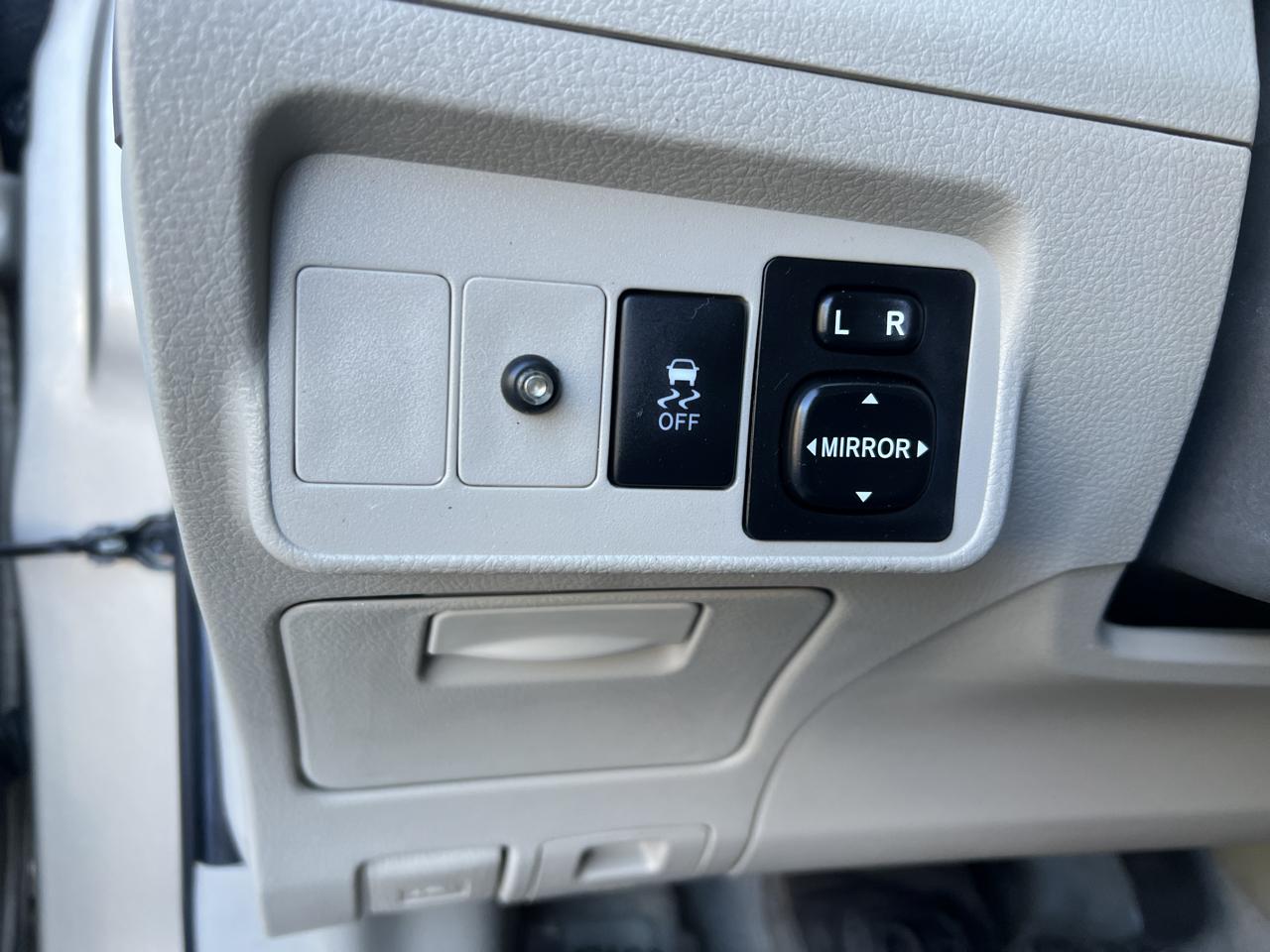 Toyota Corolla 4dr Sdn Auto LE (Natl) 2010