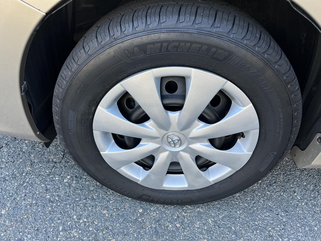 Toyota Corolla 4dr Sdn Auto LE (Natl) 2010