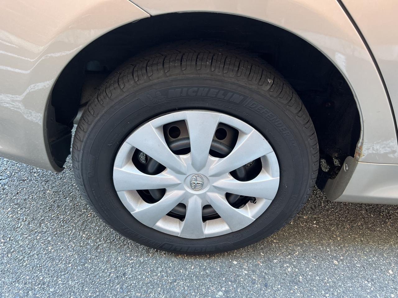 Toyota Corolla 4dr Sdn Auto LE (Natl) 2010