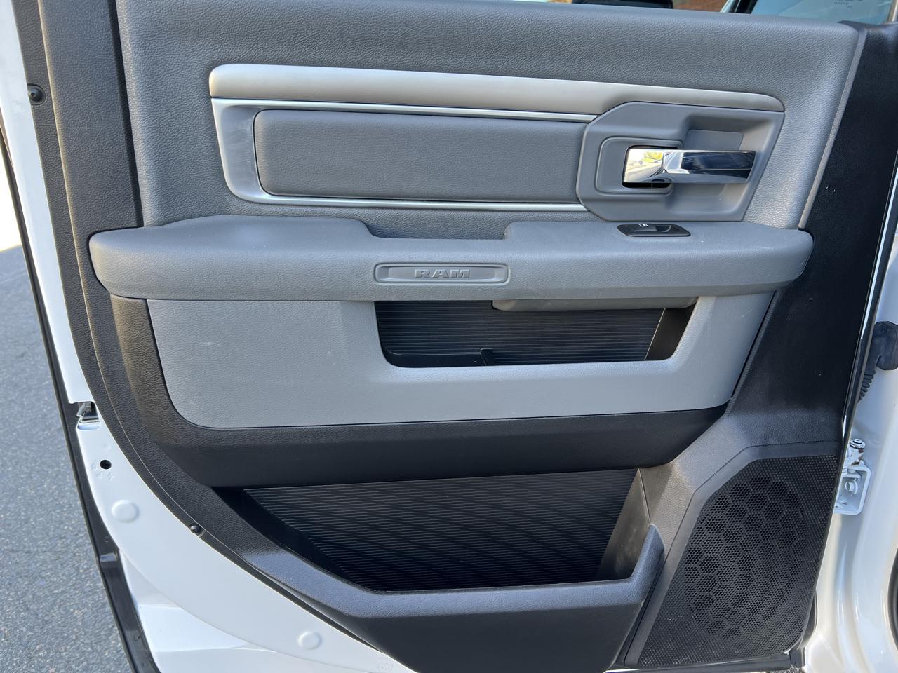 RAM 1500 Big Horn Quad Cab 4WD SWB 2017