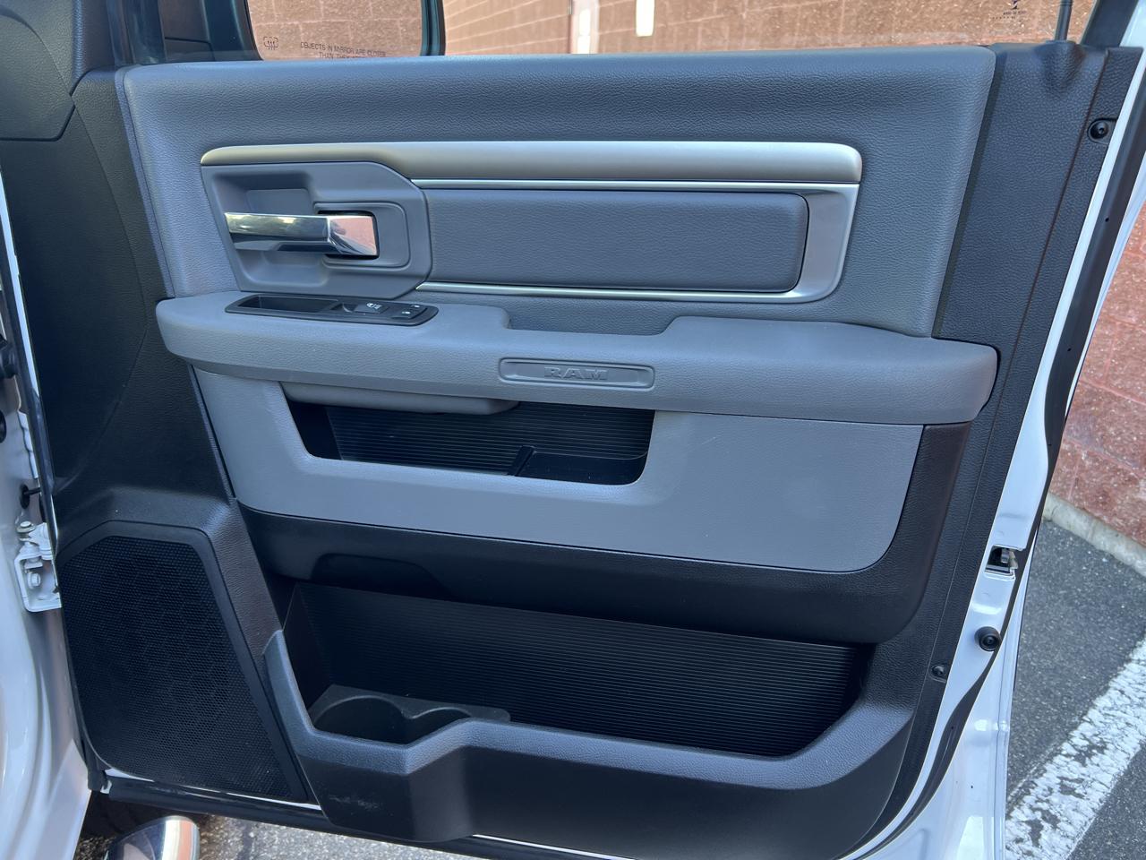 RAM 1500 Big Horn Quad Cab 4WD SWB 2017