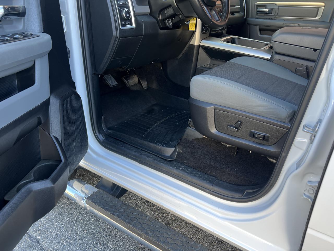 RAM 1500 Big Horn Quad Cab 4WD SWB 2017