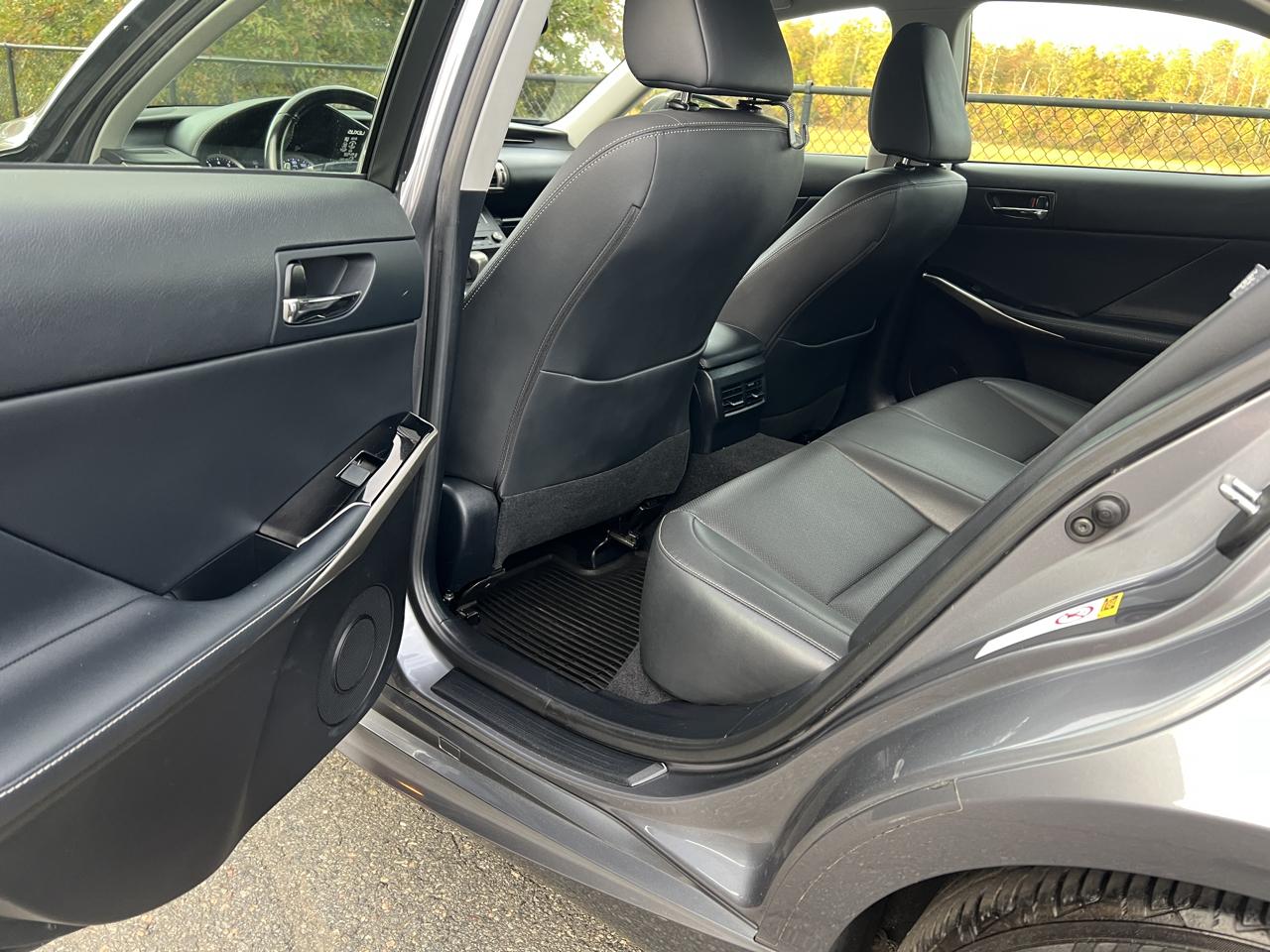 Lexus IS 300 AWD 2016