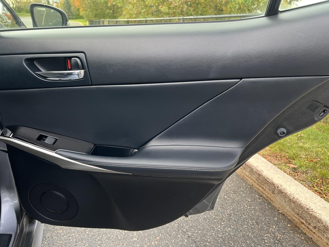Lexus IS 300 AWD 2016