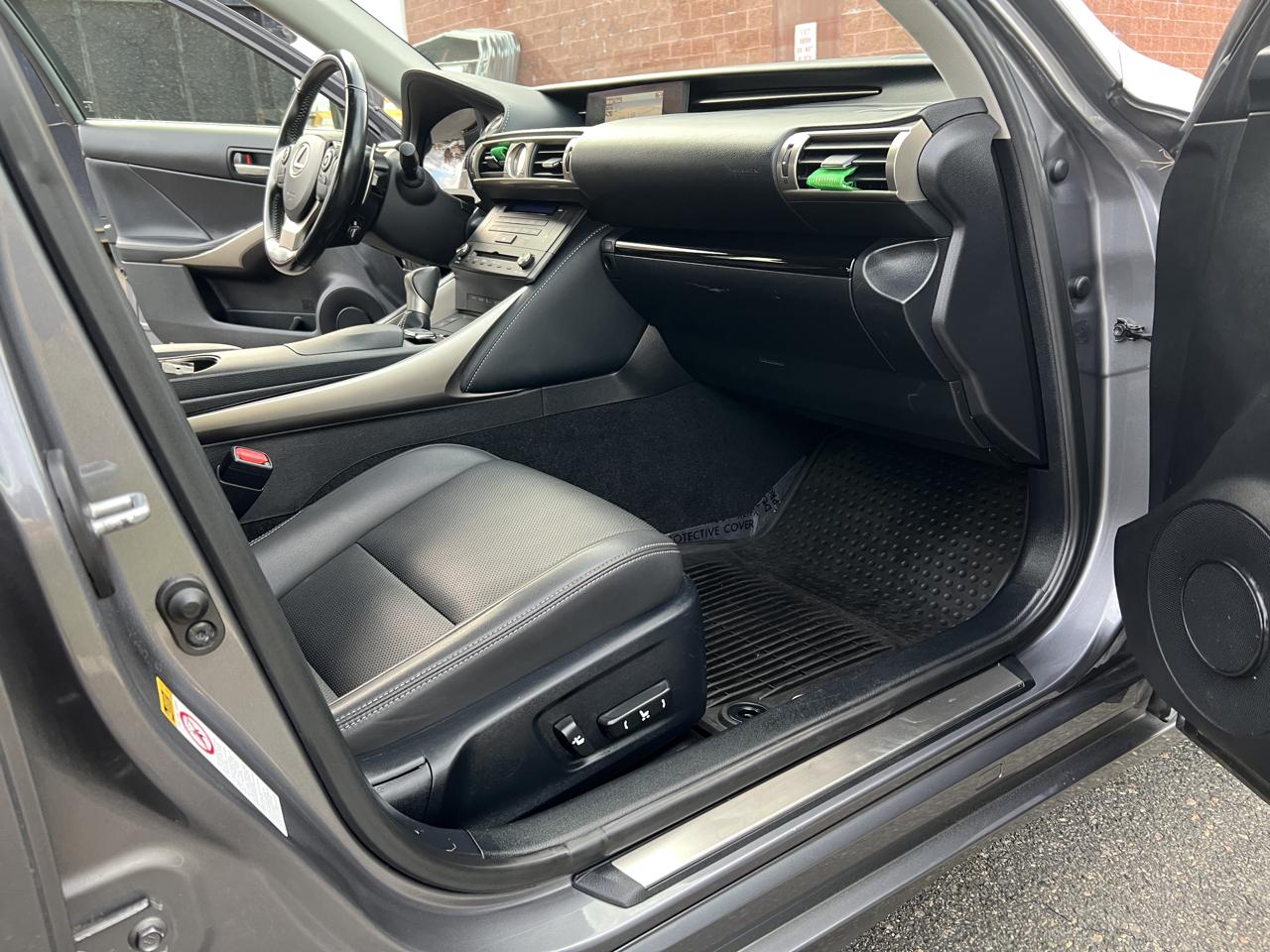 Lexus IS 300 AWD 2016