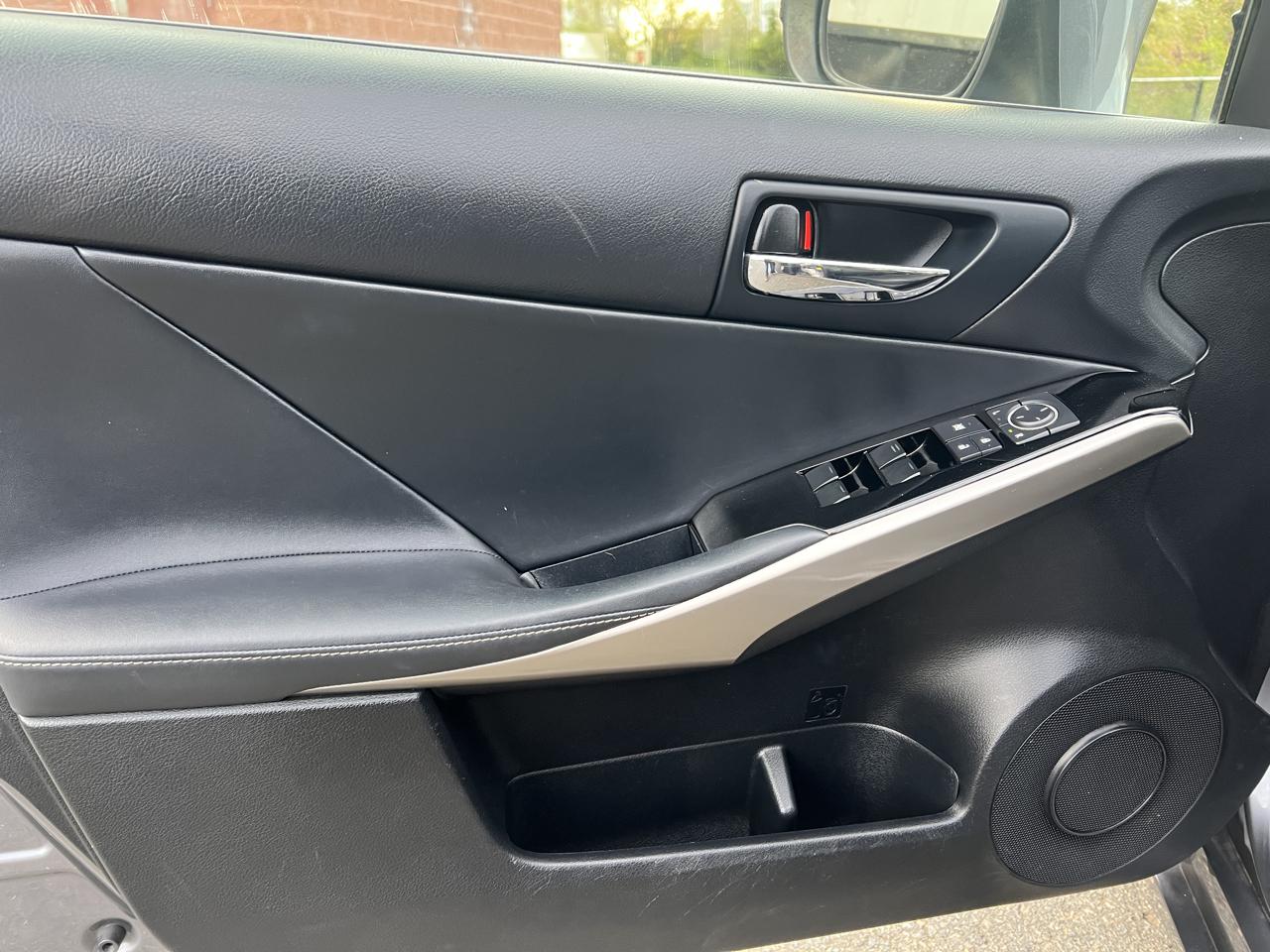 Lexus IS 300 AWD 2016