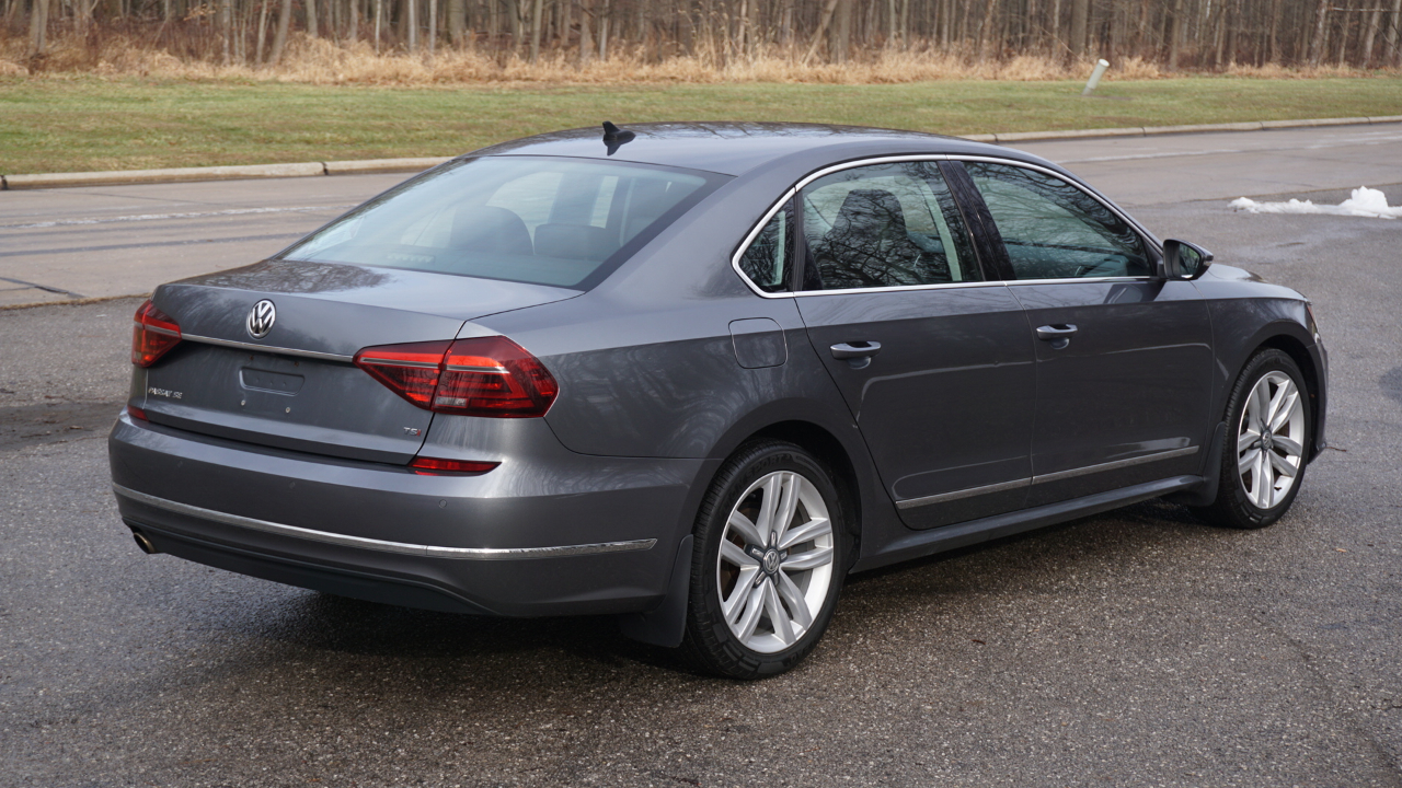 Volkswagen Passat 1.8T SE w/Technology Auto 2017