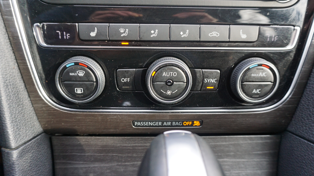 Volkswagen Passat 1.8T SE w/Technology Auto 2017