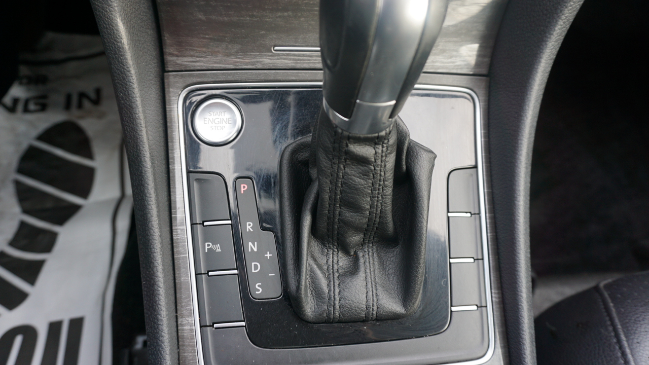 Volkswagen Passat 1.8T SE w/Technology Auto 2017