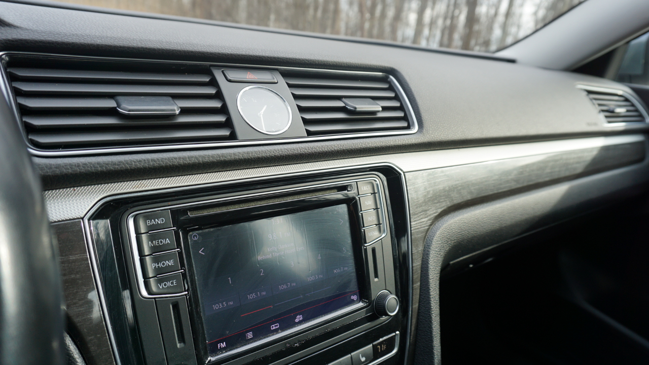 Volkswagen Passat 1.8T SE w/Technology Auto 2017