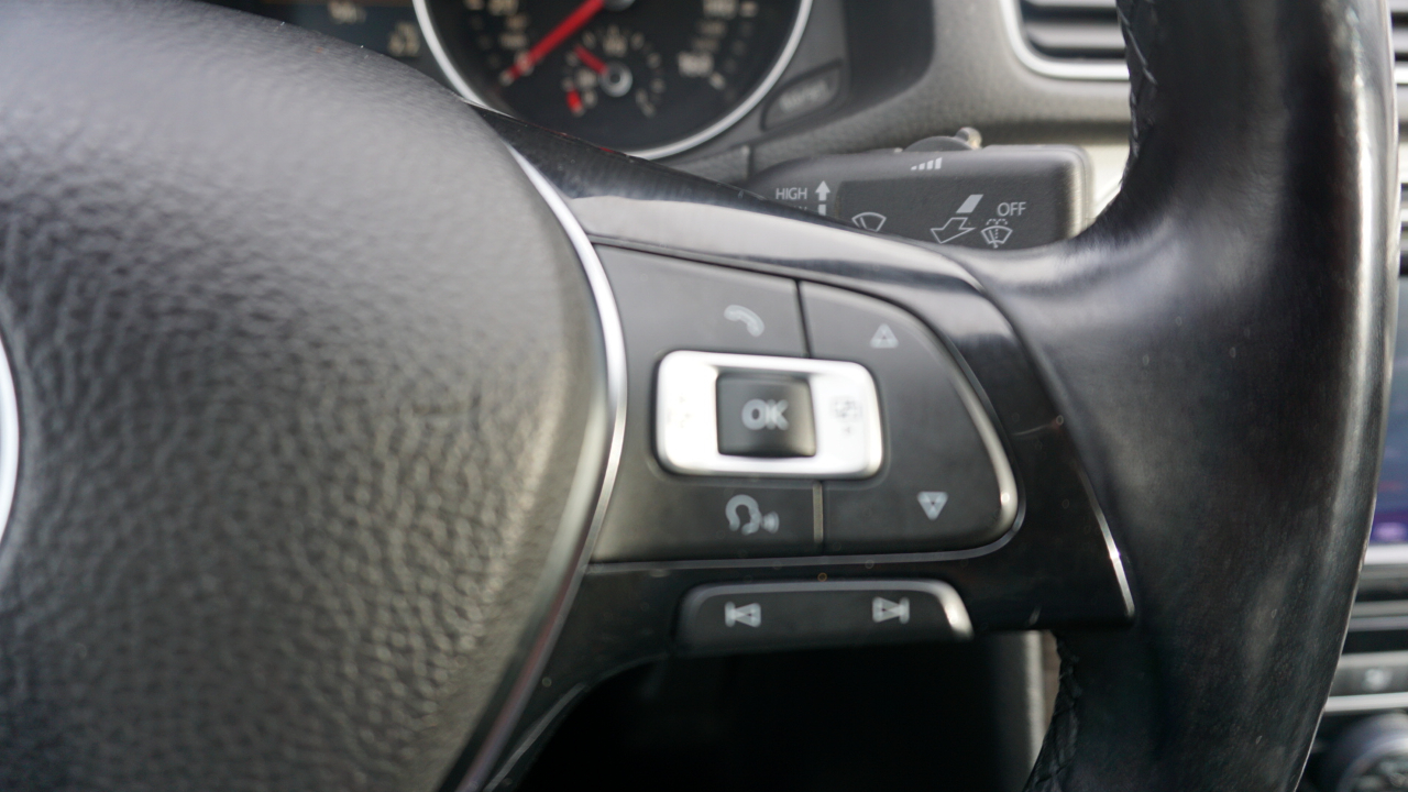 Volkswagen Passat 1.8T SE w/Technology Auto 2017