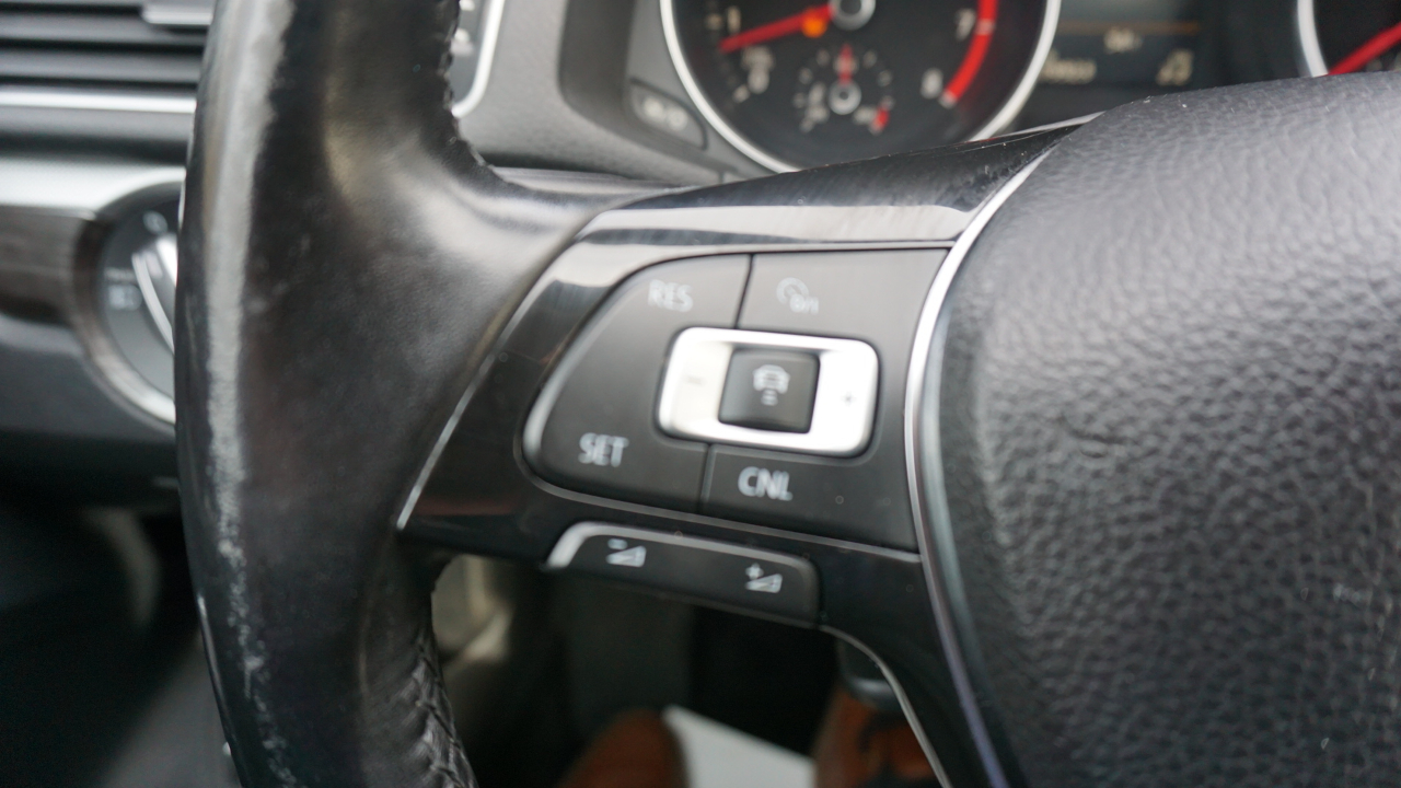 Volkswagen Passat 1.8T SE w/Technology Auto 2017
