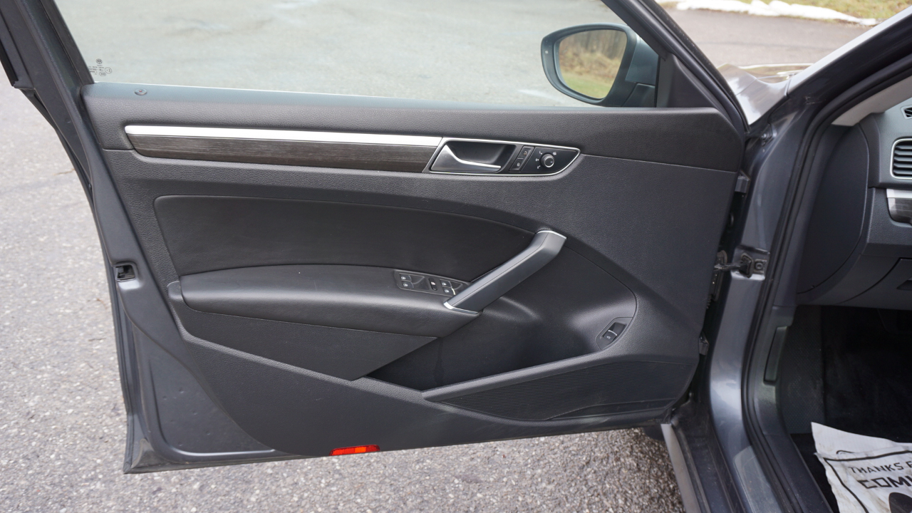 Volkswagen Passat 1.8T SE w/Technology Auto 2017