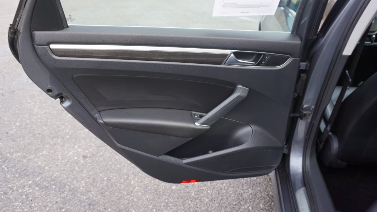 Volkswagen Passat 1.8T SE w/Technology Auto 2017