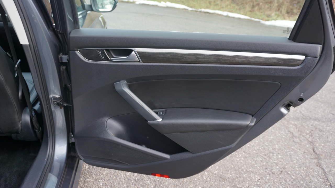 Volkswagen Passat 1.8T SE w/Technology Auto 2017