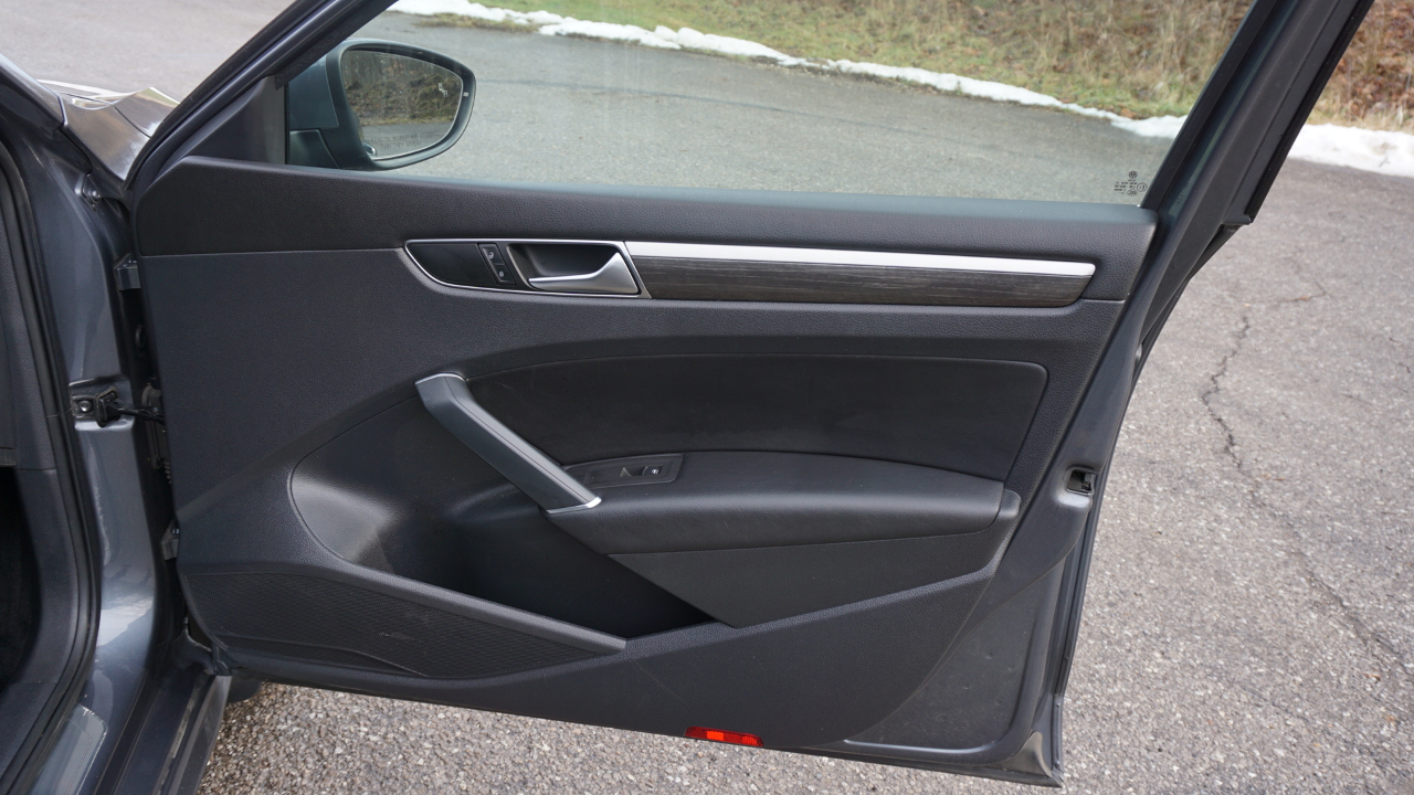 Volkswagen Passat 1.8T SE w/Technology Auto 2017