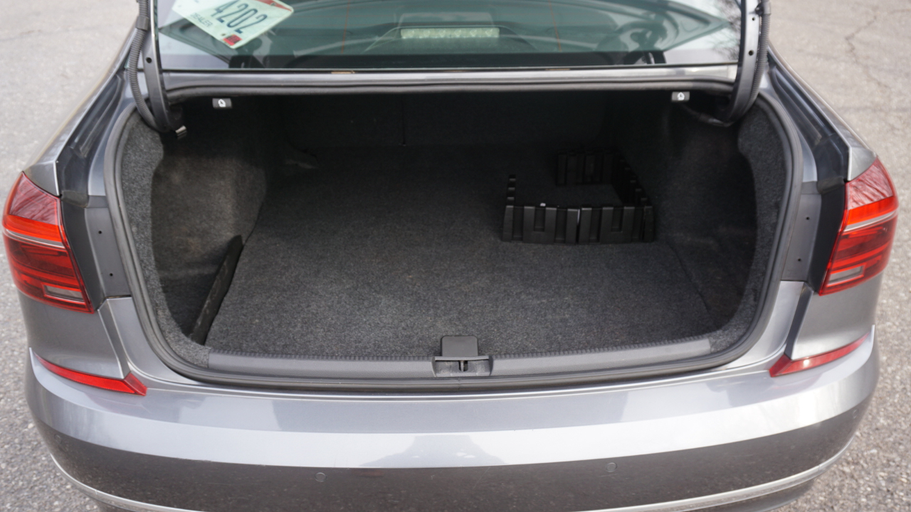 Volkswagen Passat 1.8T SE w/Technology Auto 2017