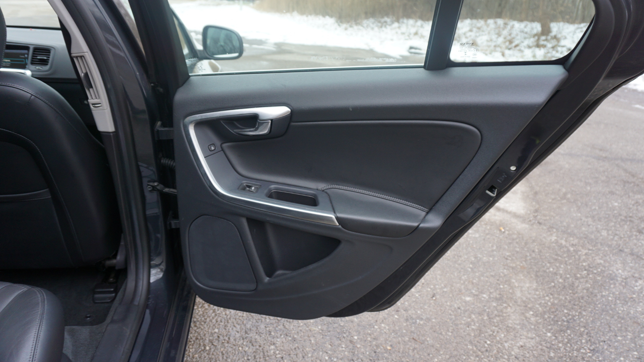 Volvo S60 4dr Sdn T5 Premier AWD 2015