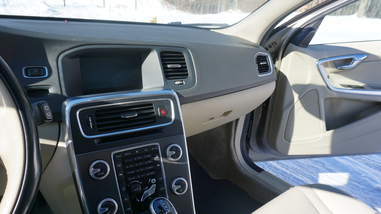 Volvo V60 2015.5 4dr Wgn T5 Premier AWD 2015