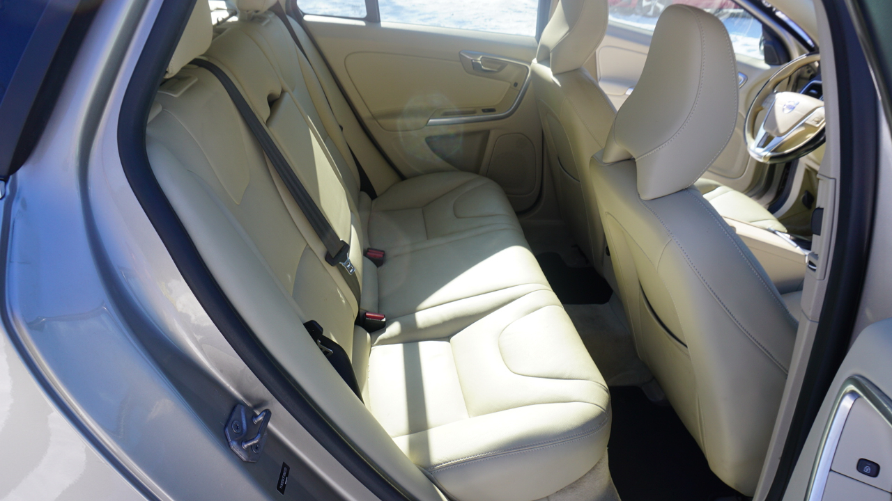 Volvo V60 2015.5 4dr Wgn T5 Premier AWD 2015