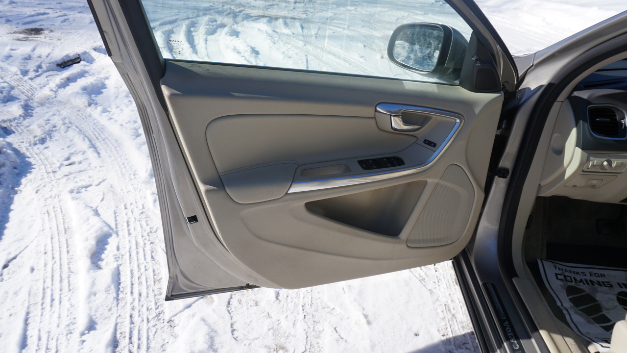 Volvo V60 2015.5 4dr Wgn T5 Premier AWD 2015