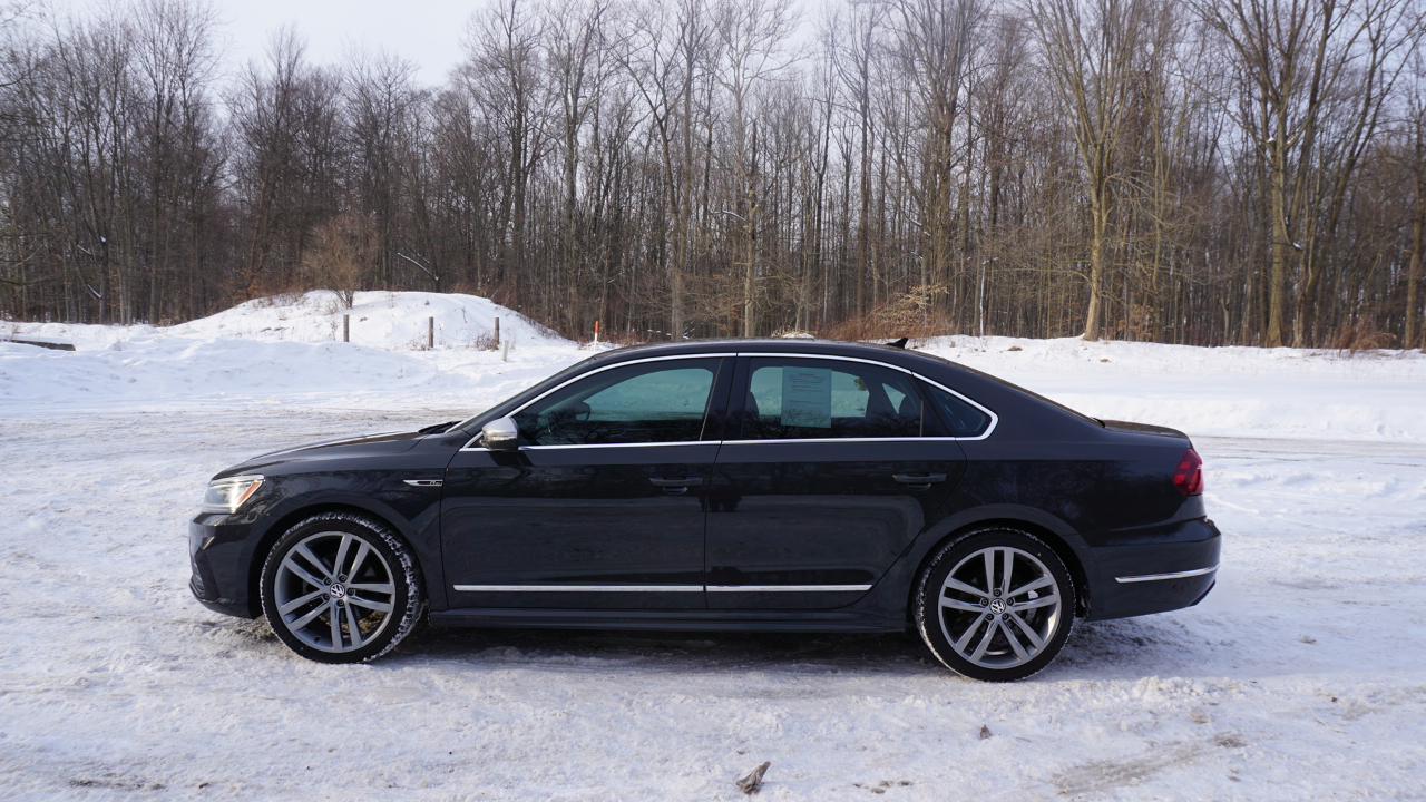 Volkswagen Passat R-Line w/Comfort Pkg Auto 2017