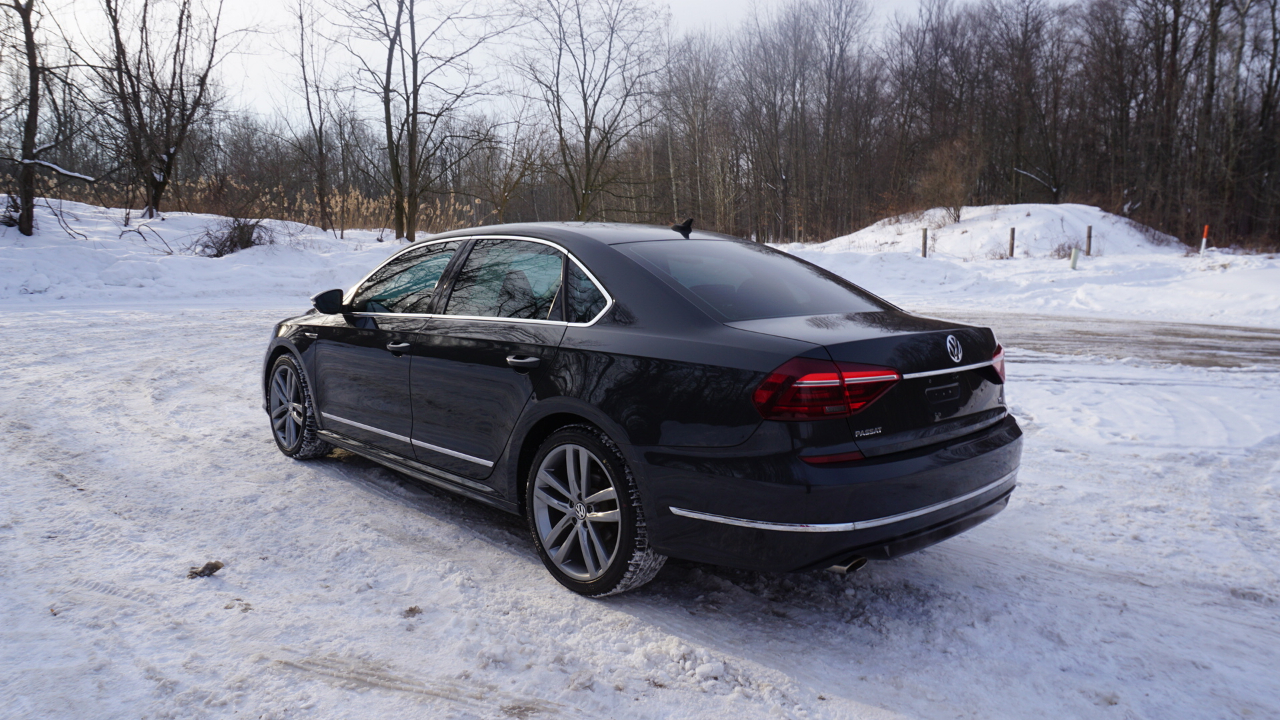 Volkswagen Passat R-Line w/Comfort Pkg Auto 2017