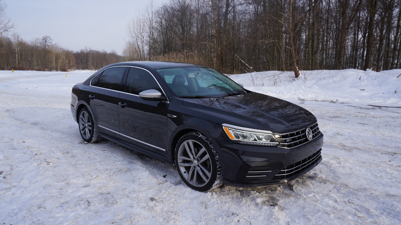Volkswagen Passat R-Line w/Comfort Pkg Auto 2017