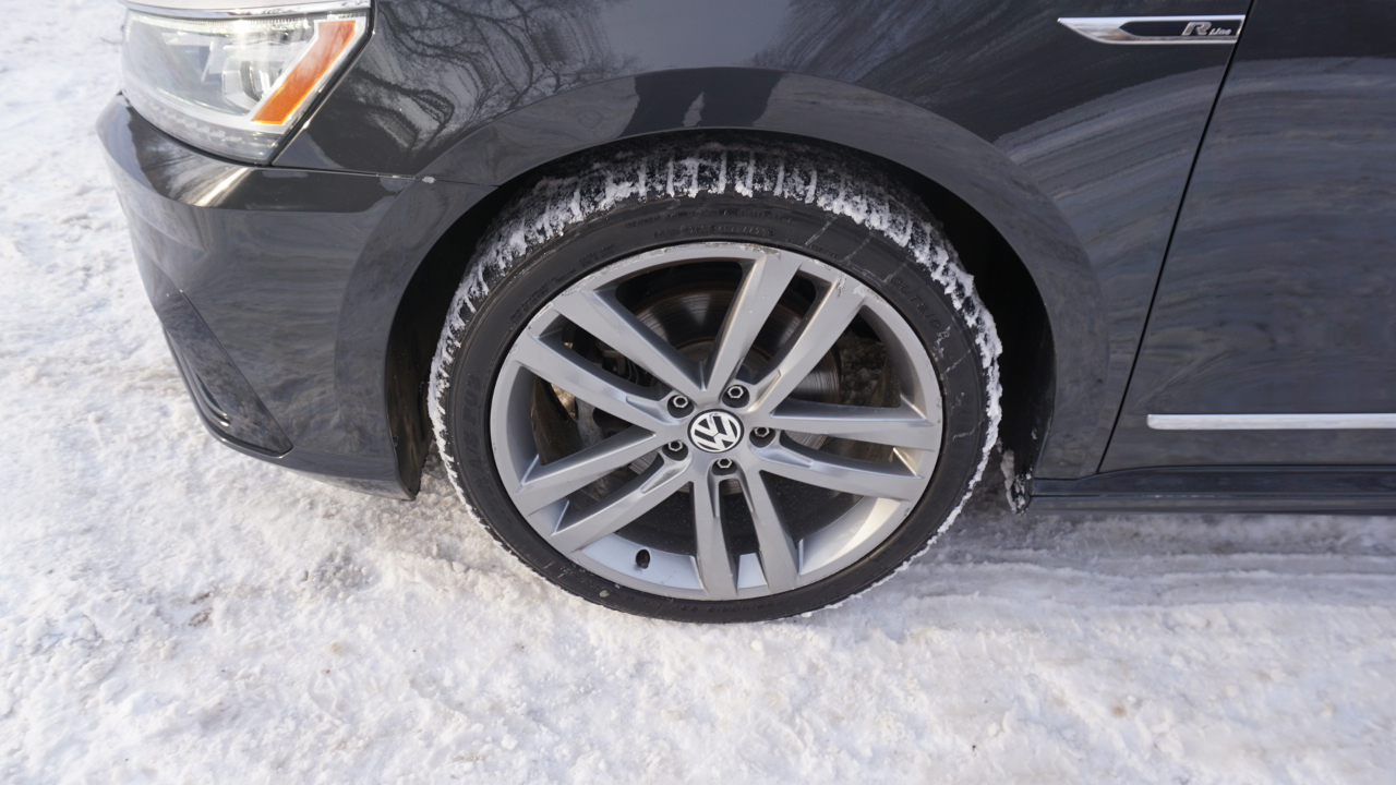 Volkswagen Passat R-Line w/Comfort Pkg Auto 2017