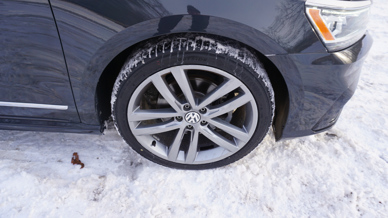 Volkswagen Passat R-Line w/Comfort Pkg Auto 2017