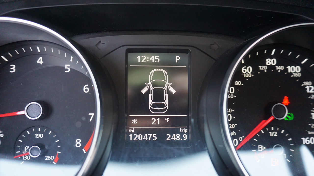 Volkswagen Passat R-Line w/Comfort Pkg Auto 2017