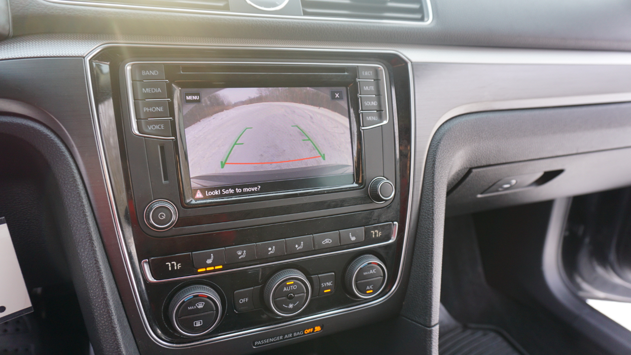 Volkswagen Passat R-Line w/Comfort Pkg Auto 2017