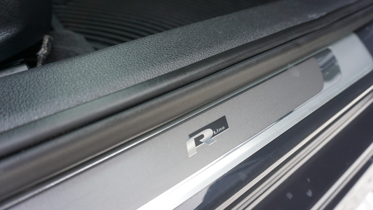 Volkswagen Passat R-Line w/Comfort Pkg Auto 2017