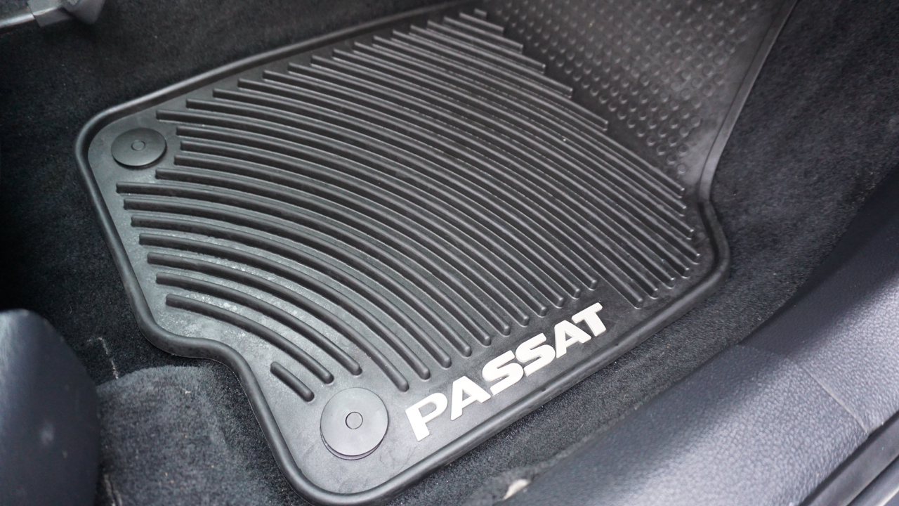 Volkswagen Passat R-Line w/Comfort Pkg Auto 2017