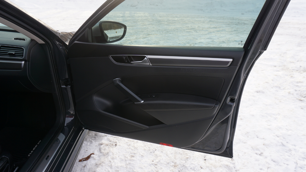 Volkswagen Passat R-Line w/Comfort Pkg Auto 2017