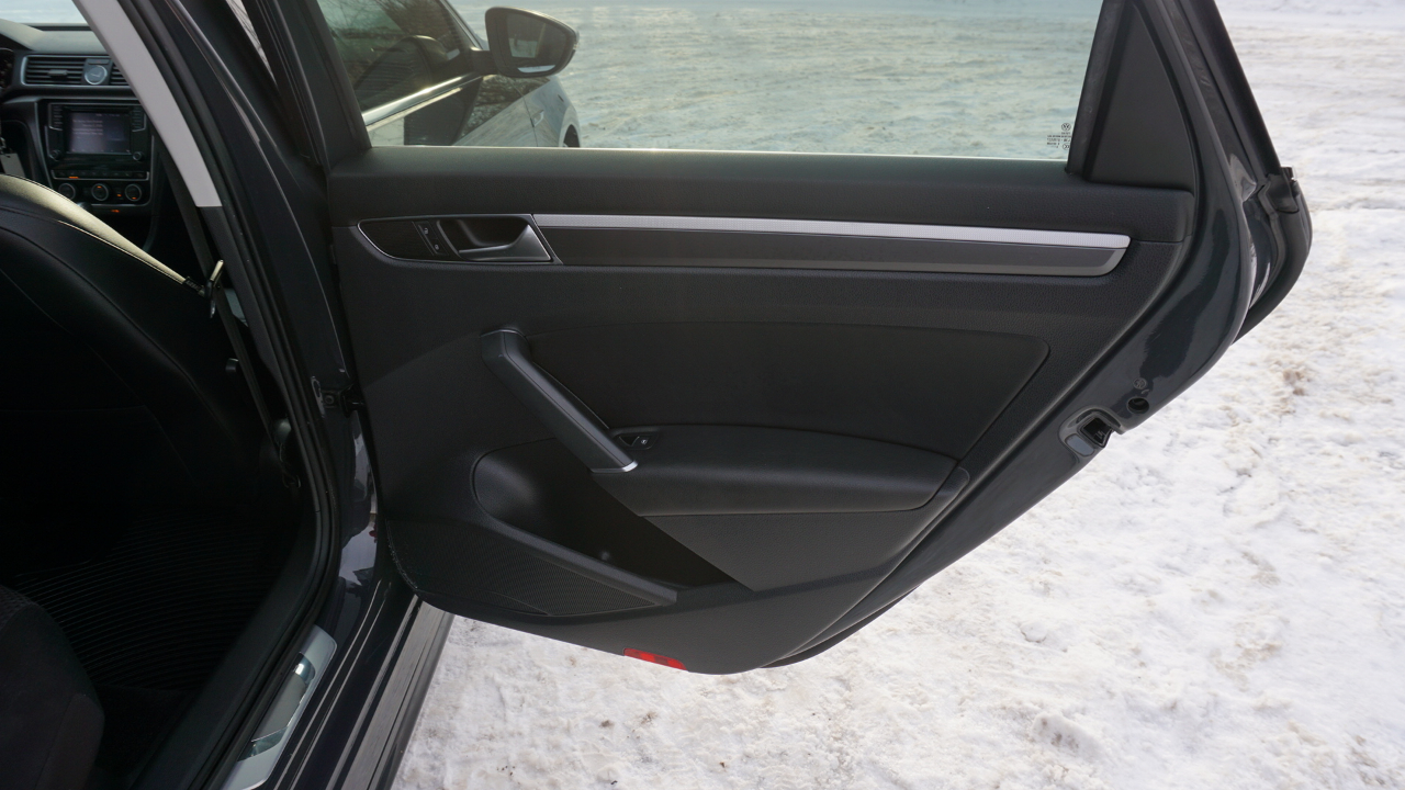 Volkswagen Passat R-Line w/Comfort Pkg Auto 2017