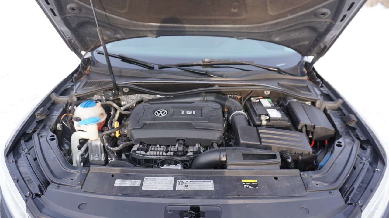 Volkswagen Passat R-Line w/Comfort Pkg Auto 2017