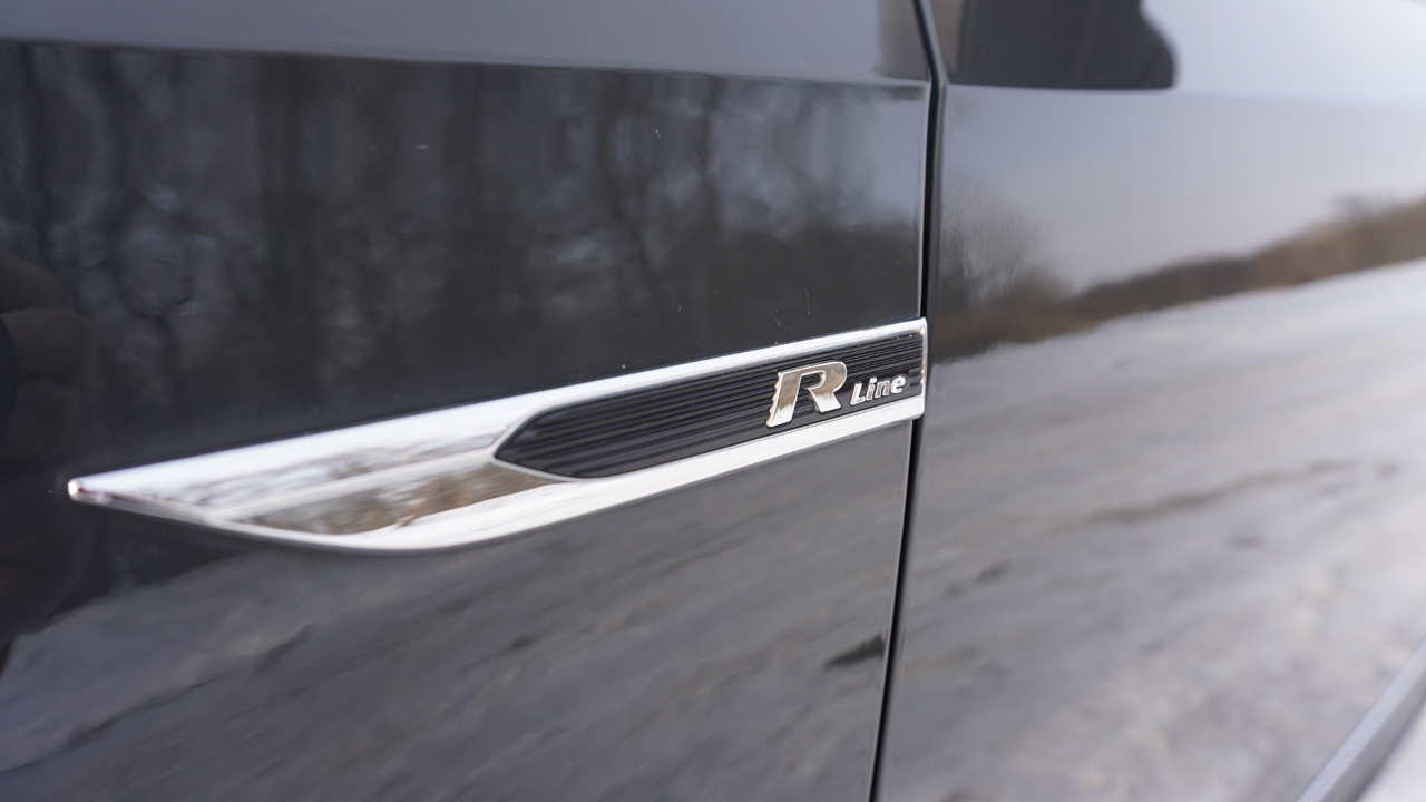 Volkswagen Passat R-Line w/Comfort Pkg Auto 2017