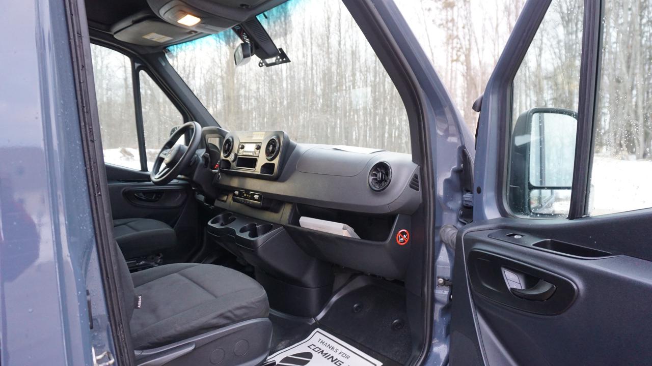 Mercedes-Benz Sprinter Van 2500 High Roof V6 170" RWD 2019
