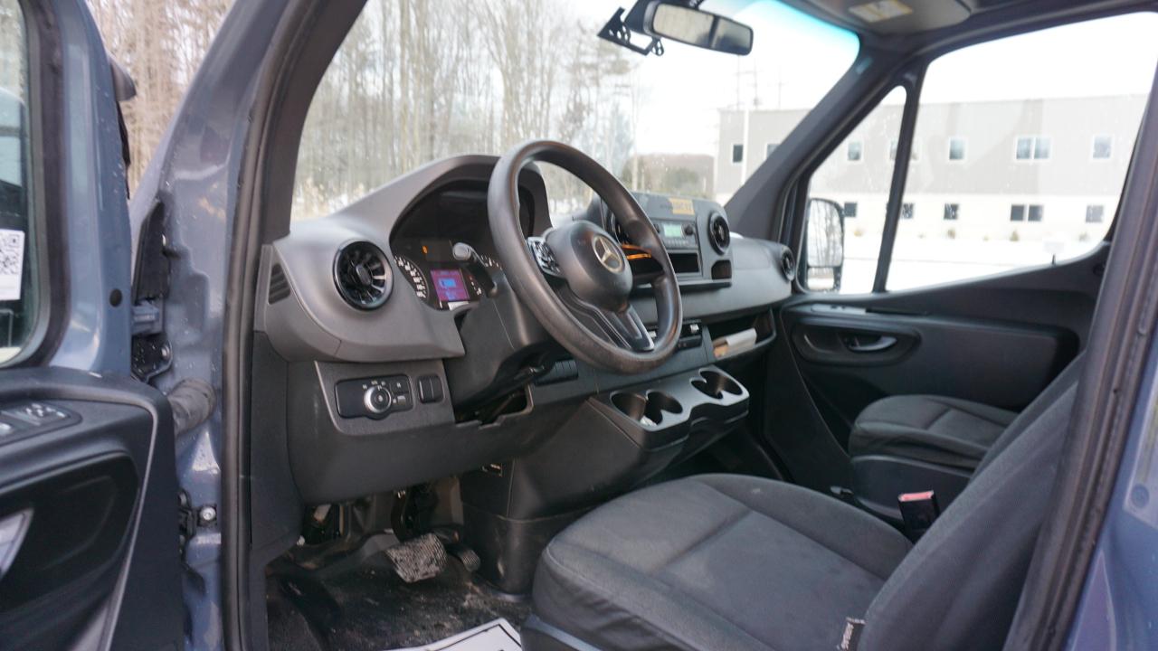 Mercedes-Benz Sprinter Van 2500 High Roof V6 170" RWD 2019