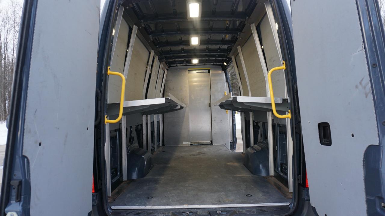 Mercedes-Benz Sprinter Van 2500 High Roof V6 170" RWD 2019