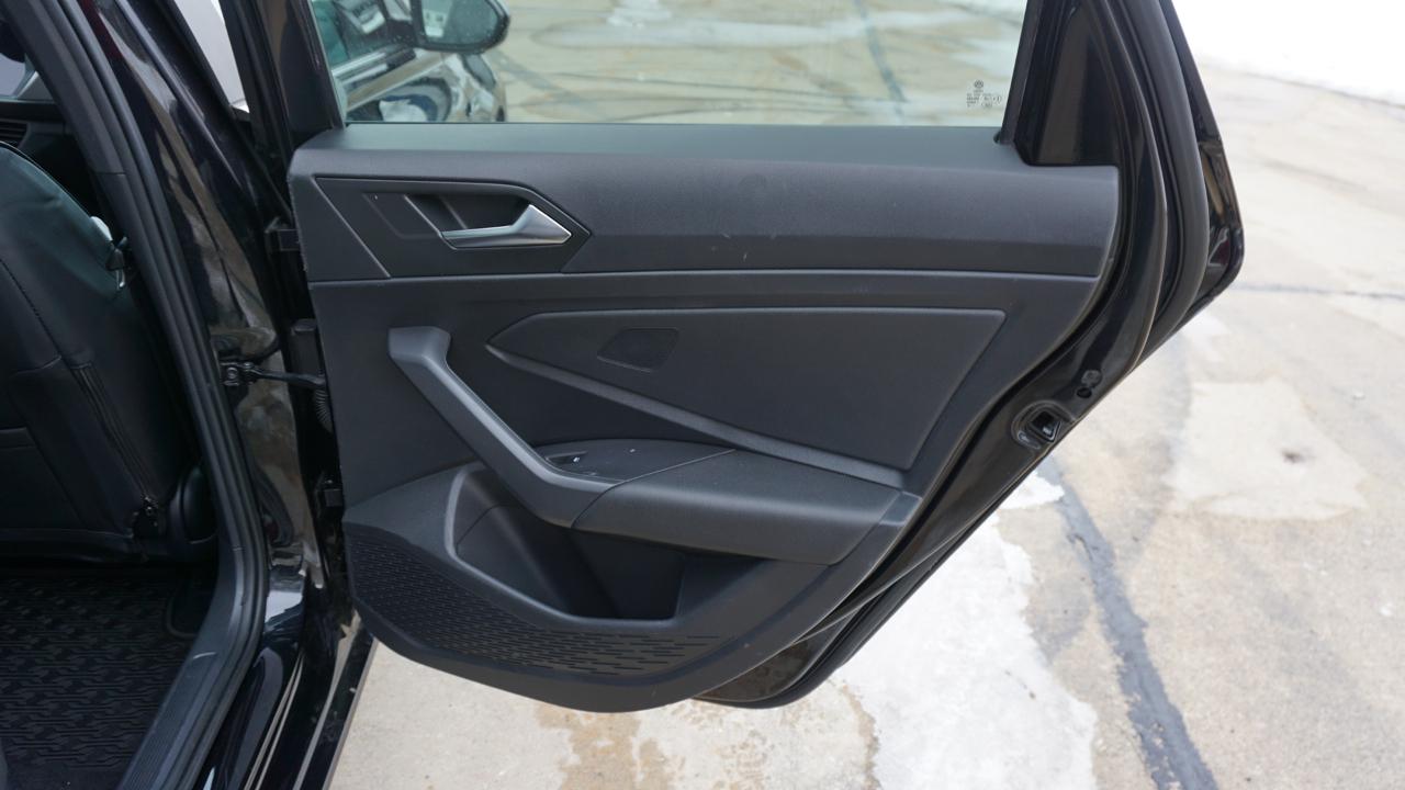 Volkswagen Jetta R-Line Auto w/SULEV 2020