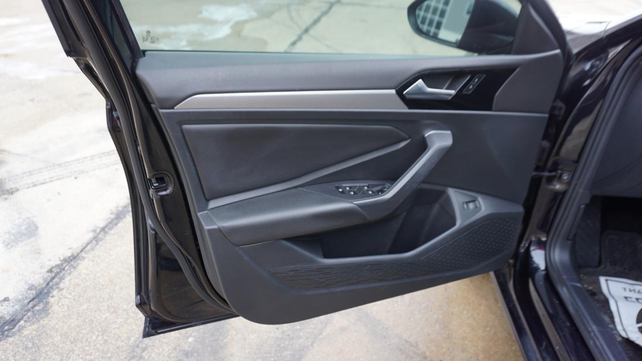 Volkswagen Jetta R-Line Auto w/SULEV 2020