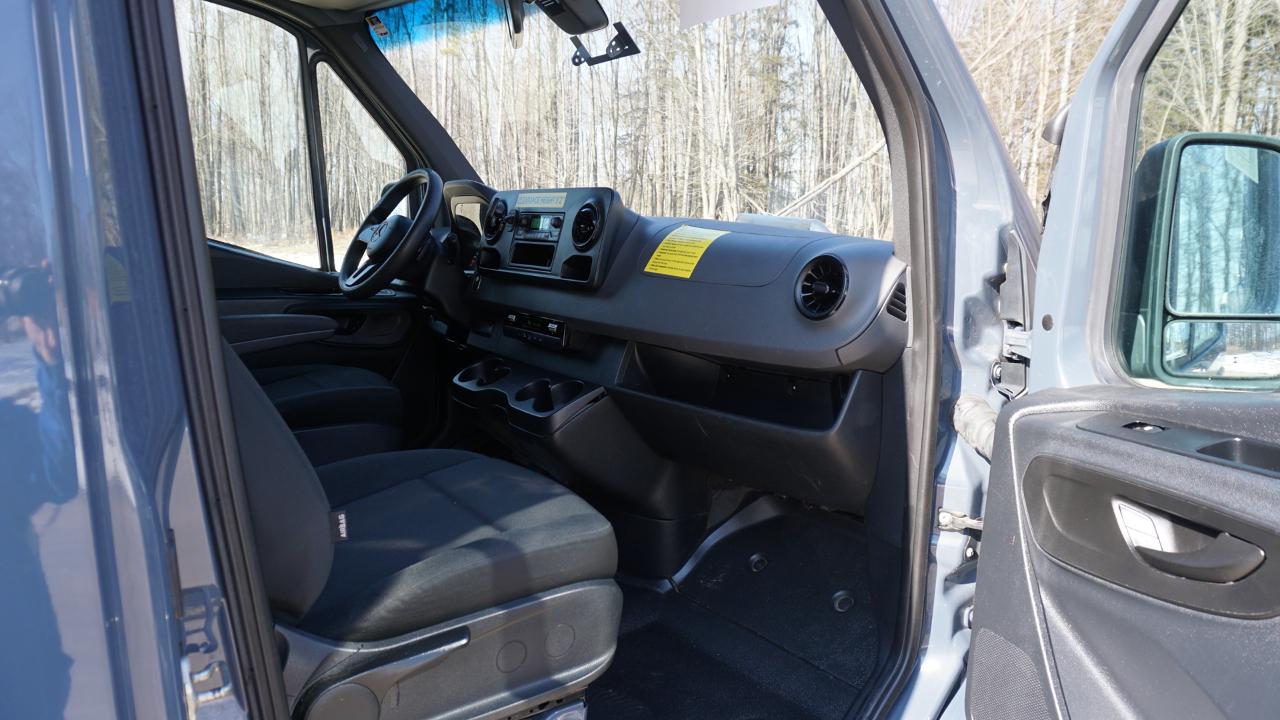 Mercedes-Benz Sprinter Van 2500 Standard Roof V6 144" RWD 2019